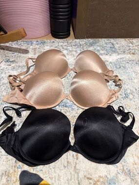 3 VS bras: 34DDD Victoria's Secret 34DDD pushup bra - set of 3